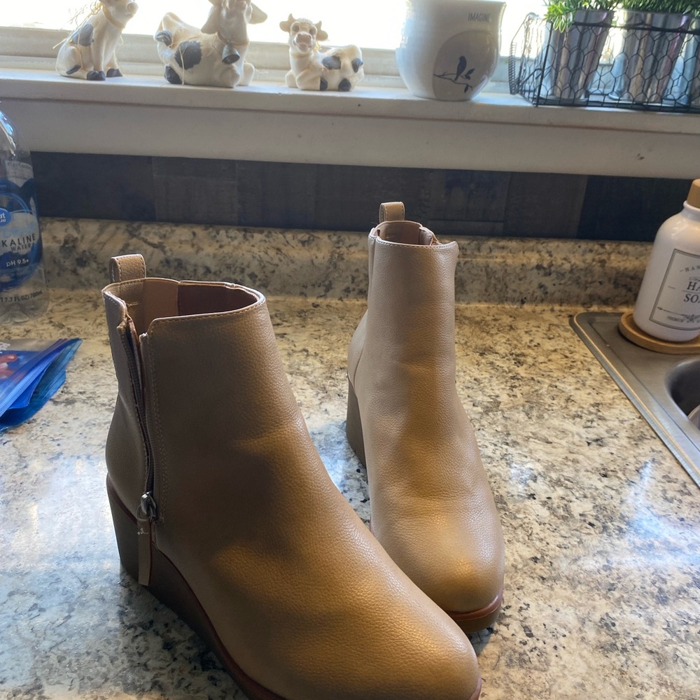 Women's Tan Ankle Boots